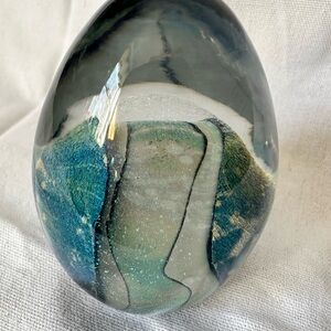 Robert Eickholt hand blown paperweight. Vintage 1988.